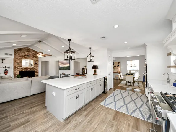 1307 Blue Willow Dr, Houston, TX 77042