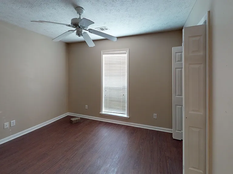 860 Autumn Ridge Rd — Photo 16
