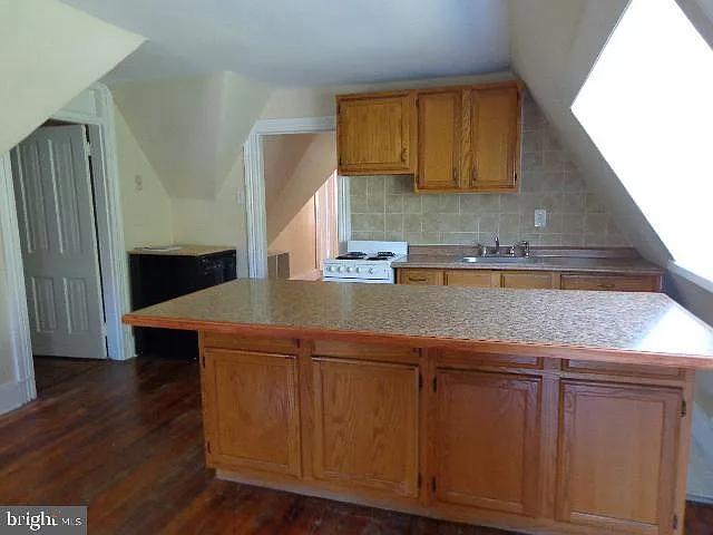 25 Montrose Ave #7 — Photo 14
