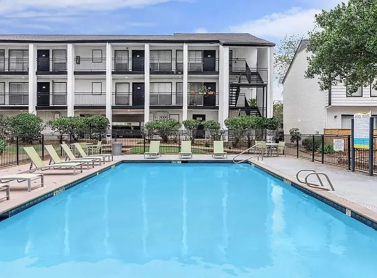 4400 Memorial Dr #2-2015 — Photo 9
