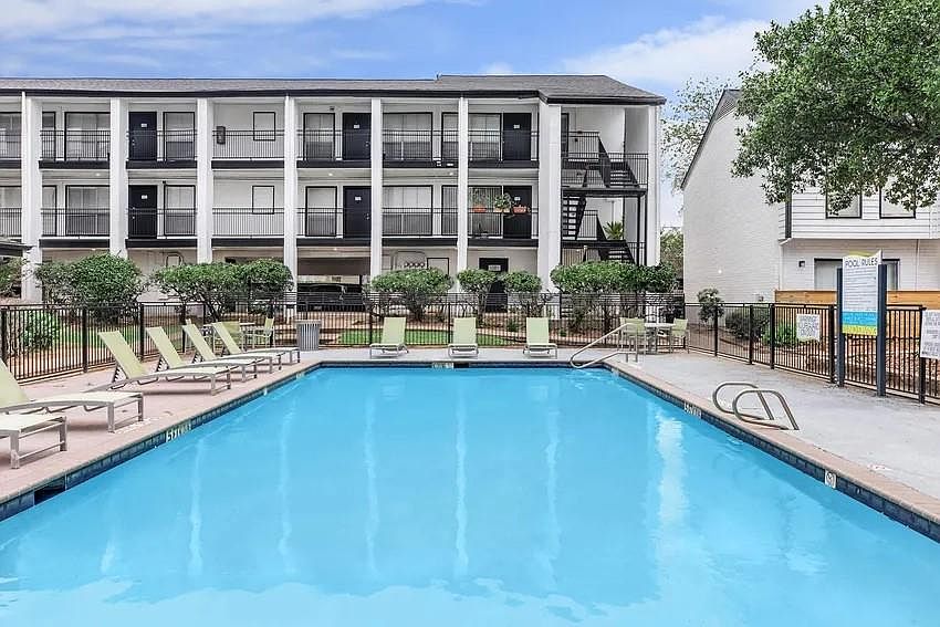 1st image of 4400 Memorial Dr #31-3215