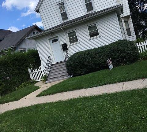 4th image of 1921 Dewey Ave #2