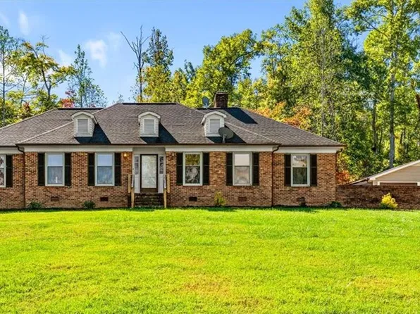 1125 Adams Ridge Rd, Walnut Cove, NC 27052