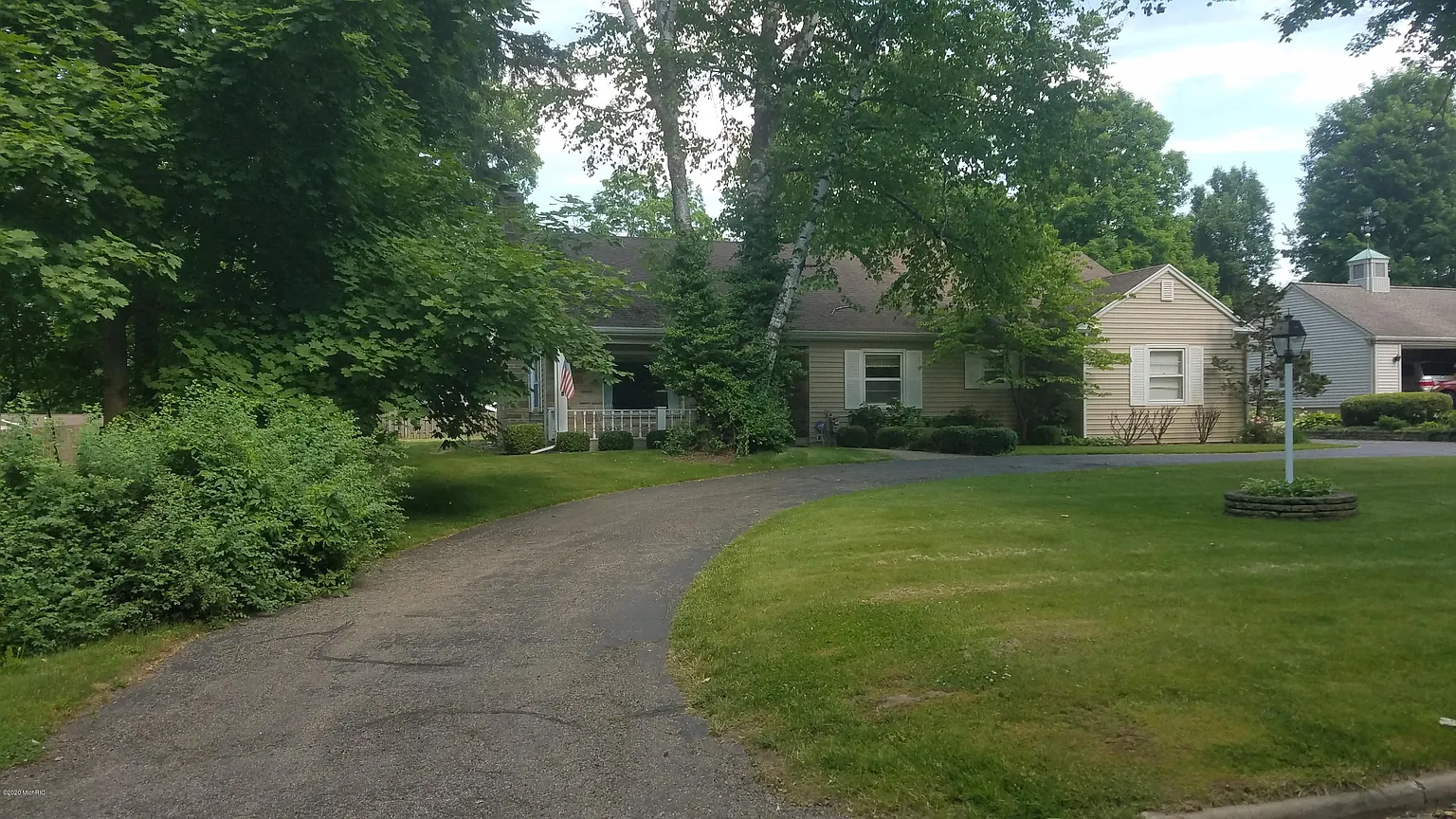 145 Budlong St photo 1