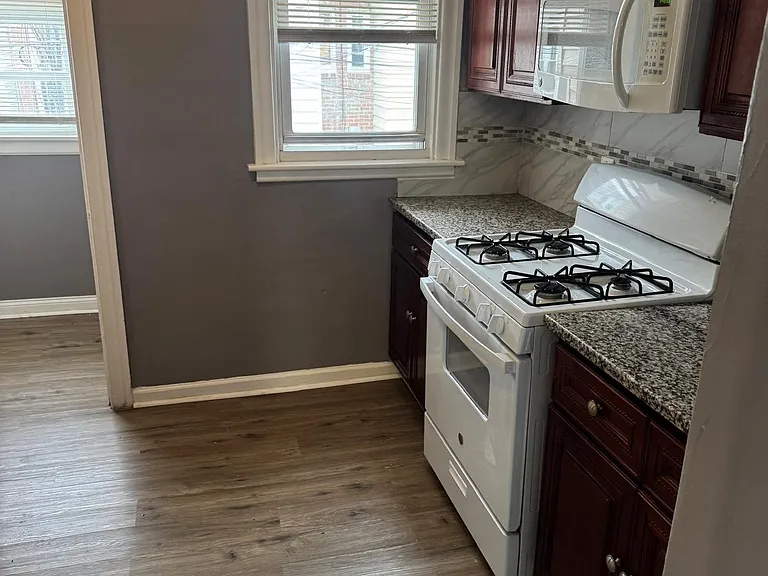 885 Granite St — Photo 4