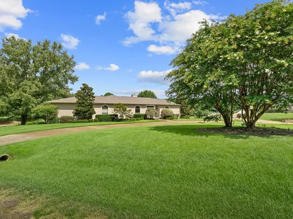 6527 Lakeview Dr, Texarkana, TX 75503