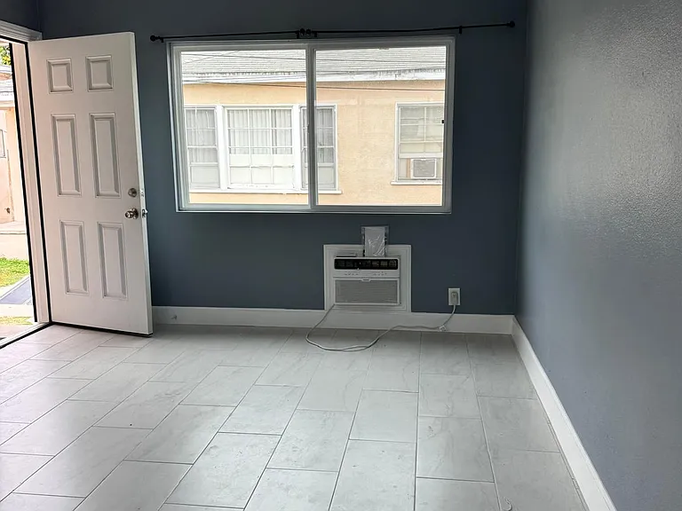 4219 1/4 Menlo Ave #4219.25 — Photo 6