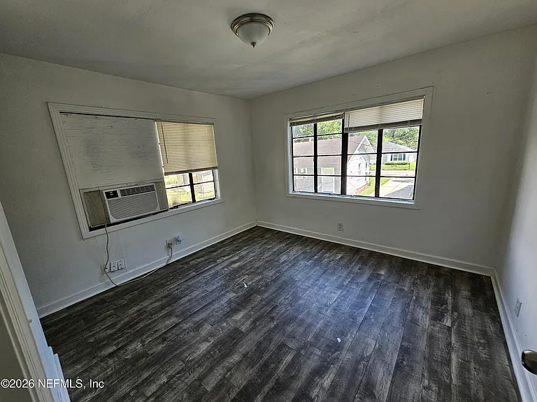 3129 Lowell Ave — Photo 6