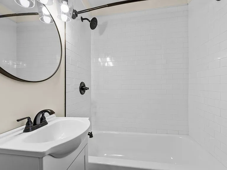 906 Clarendon St #A — Photo 8