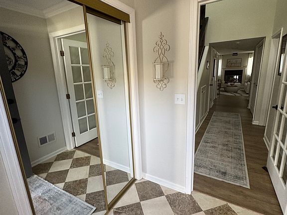 4th image of 476 Summerhaven Dr N