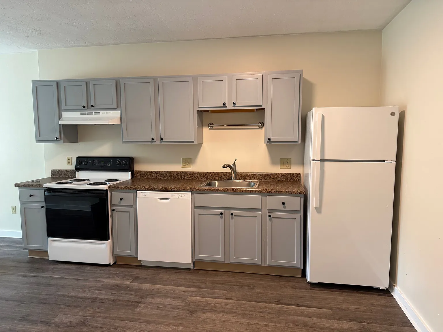 30 Gatehouse Rd — Photo 1