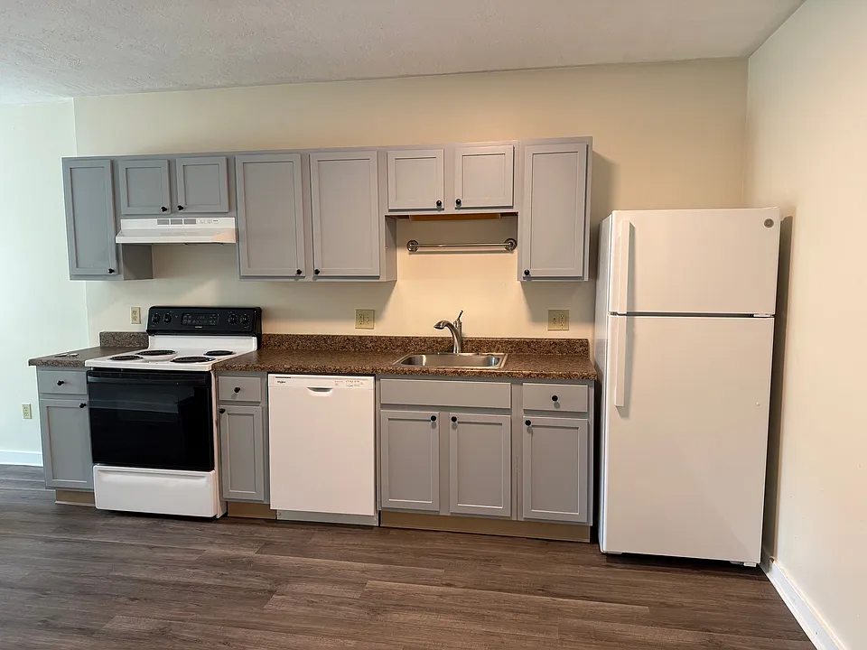 30 Gatehouse Rd #102