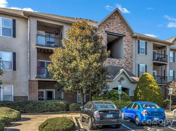 181 Brickton Dr #302, Fletcher, NC 28732