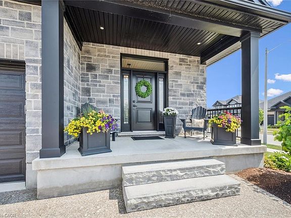 3rd image of 164 Woodberry Cres