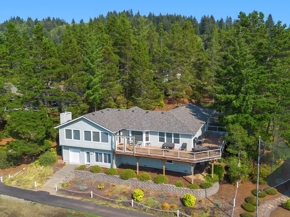 22 Onadoone Ct, Florence, OR 97439
