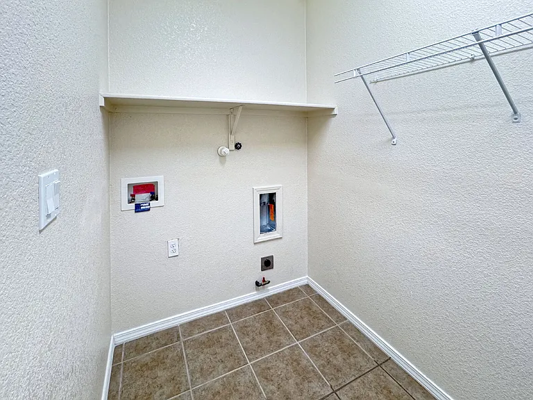2036 Violeta Way SE — Photo 30