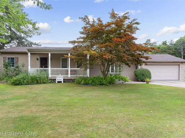 940 Sebek St, Oxford, MI 48371