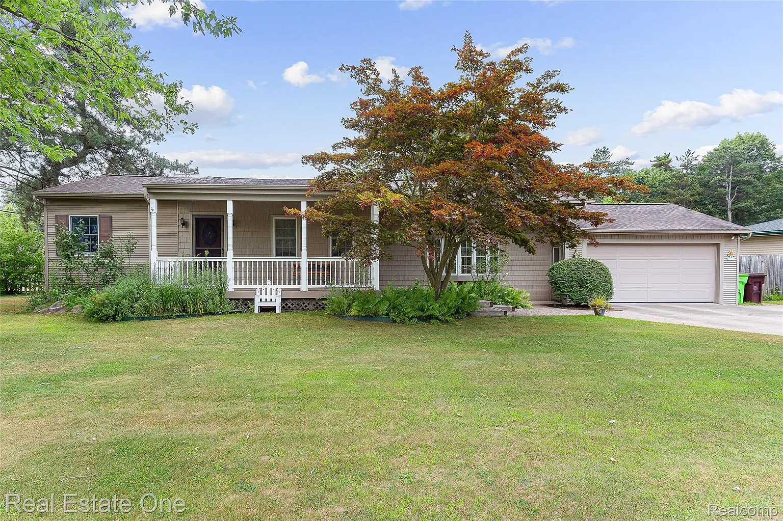 940 Sebek St photo 1