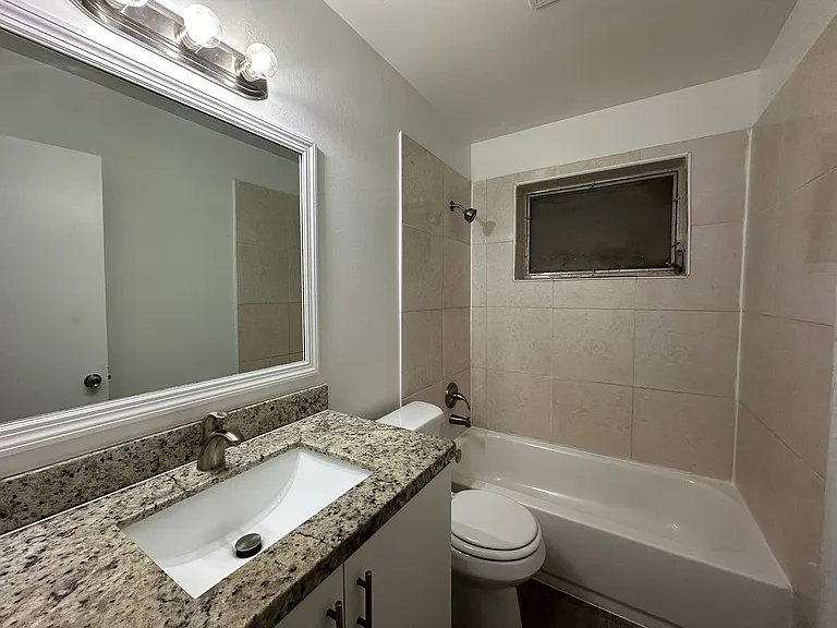 2221 Monroe St — Photo 16