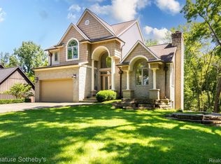 5545 Stanhope St, West Bloomfield, MI