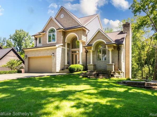 5545 Stanhope St, West Bloomfield, MI 48322