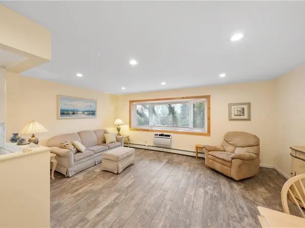 150 Beach 123rd St APT 1R, Rockaway Park, NY 11694