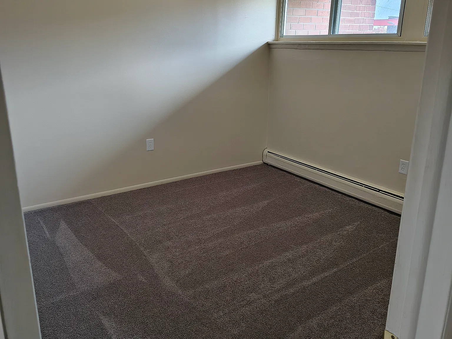 3 bed, 972 sqft, $1,225 — Photo 2