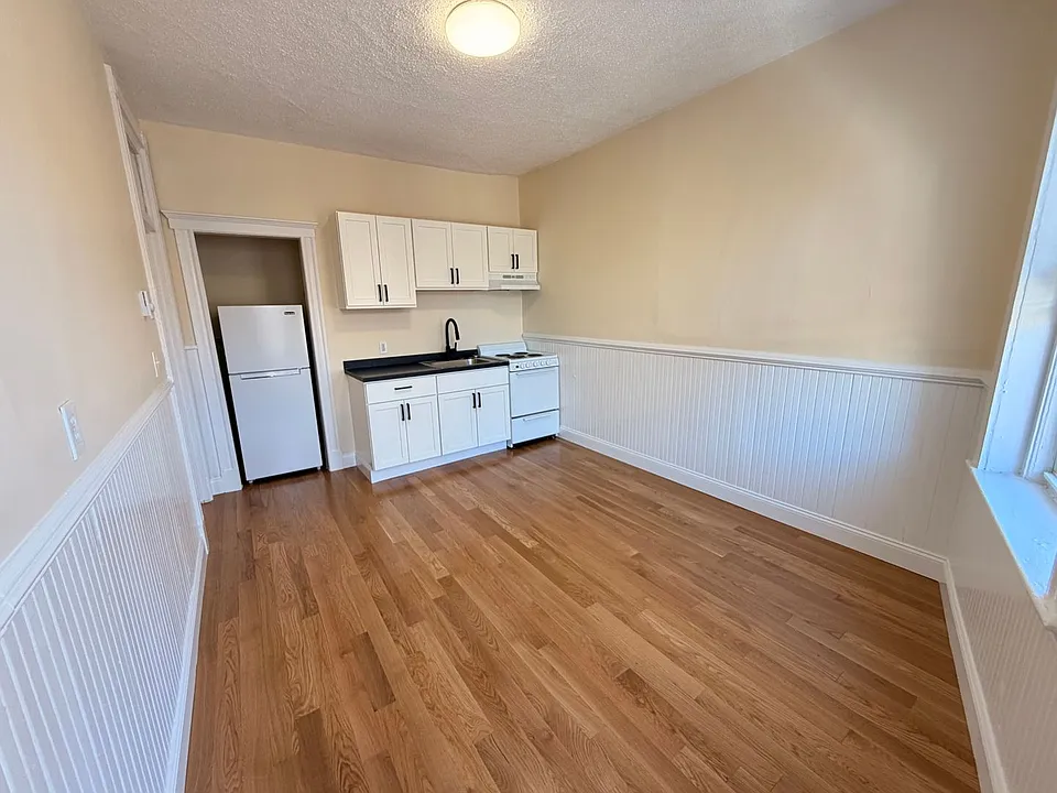 883 Huntington Ave #11