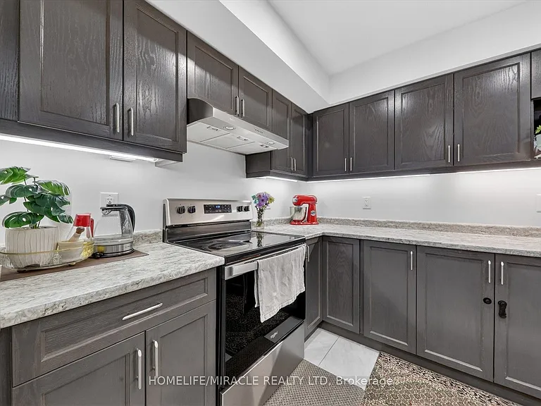 73 Sutcliffe Dr — Photo 14