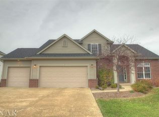 3904 Baywood Rd, Bloomington, IL 61705