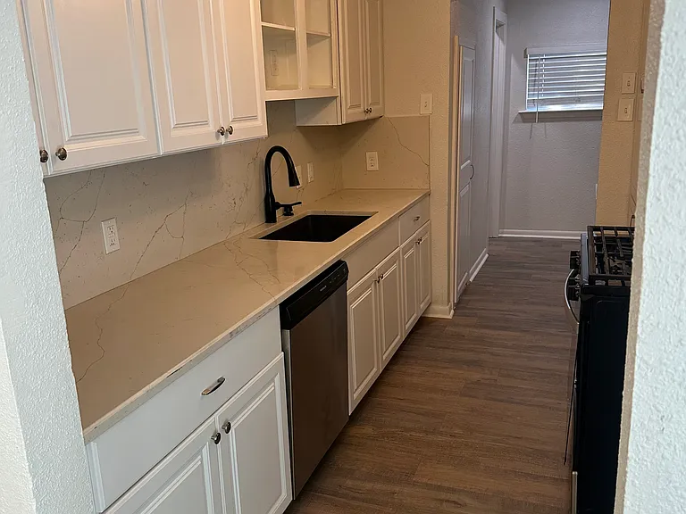 214 Ray St — Photo 8