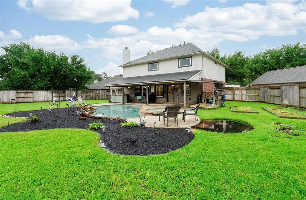 4 bed, 2.5 bath, 2444 sqft, $4,200 — Photo 3