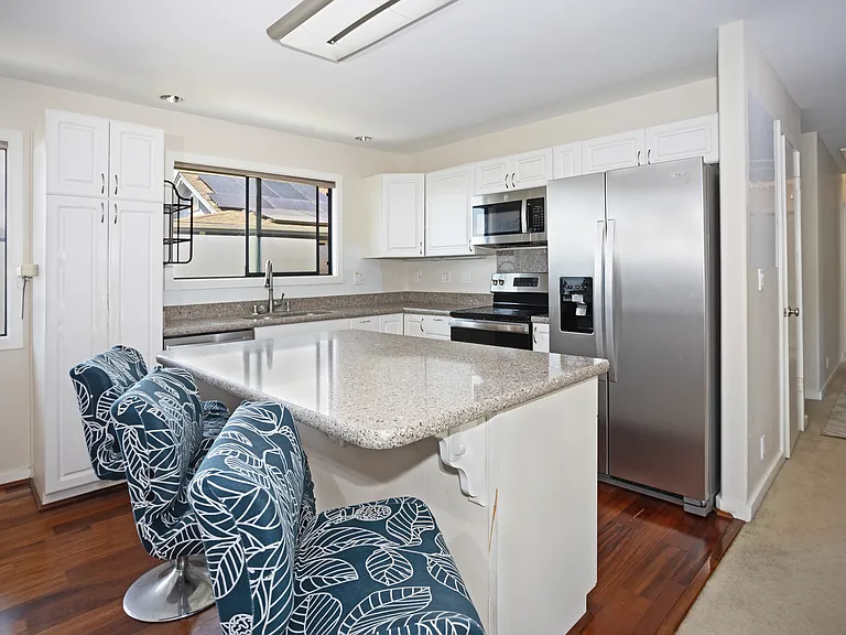 Wood Floor Kitchen with New Refrigerator with Water Dispenser, Dishwasher, Microwave Hood, Stove/Oven (2nd Floor)