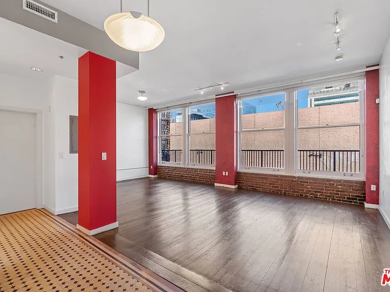 257 S Spring St #2B — Photo 1