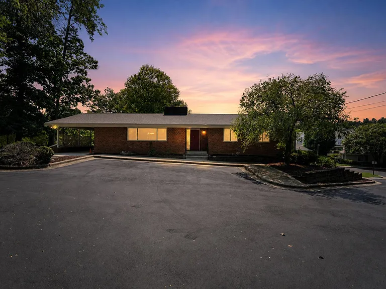 500 Emerald Pond Ln — Photo 1