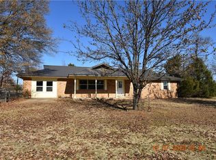 704 N Farm Rd, Sallisaw, OK 74955