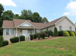 418 Mizpah Hills Dr, Johnson City, TN 37604