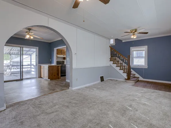 1215 N 10th St, Beatrice, NE 68310