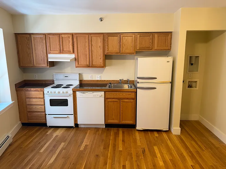 36 Main St #6 — Photo 4