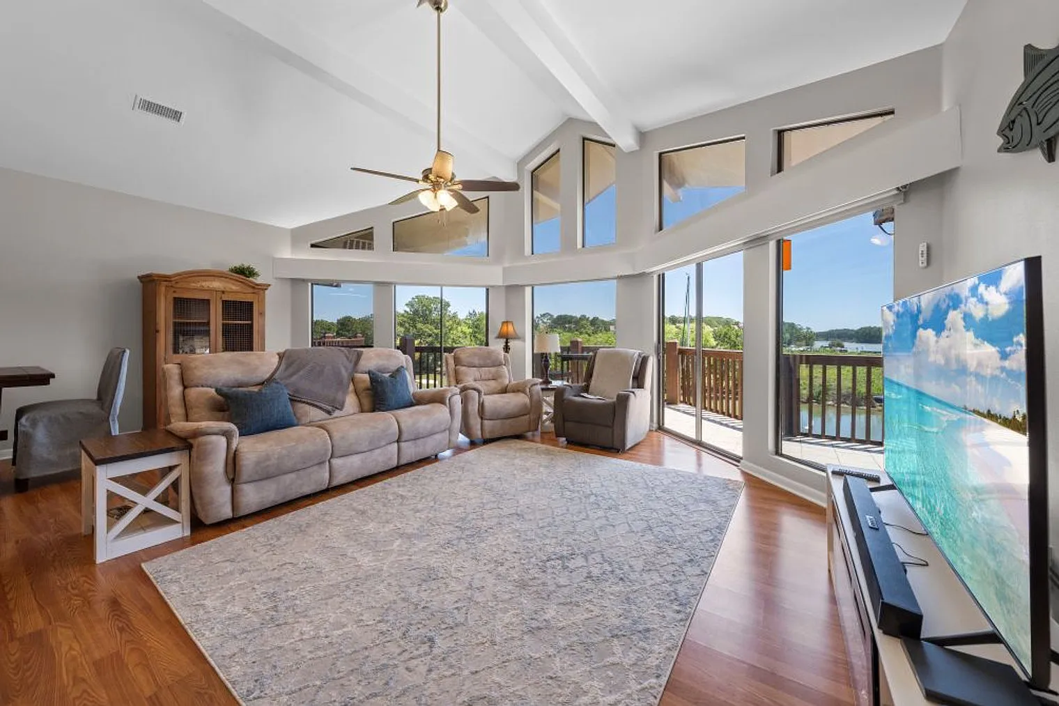 4 bed, 3.0 bath, 1506 sqft, $3,180 — Photo 3
