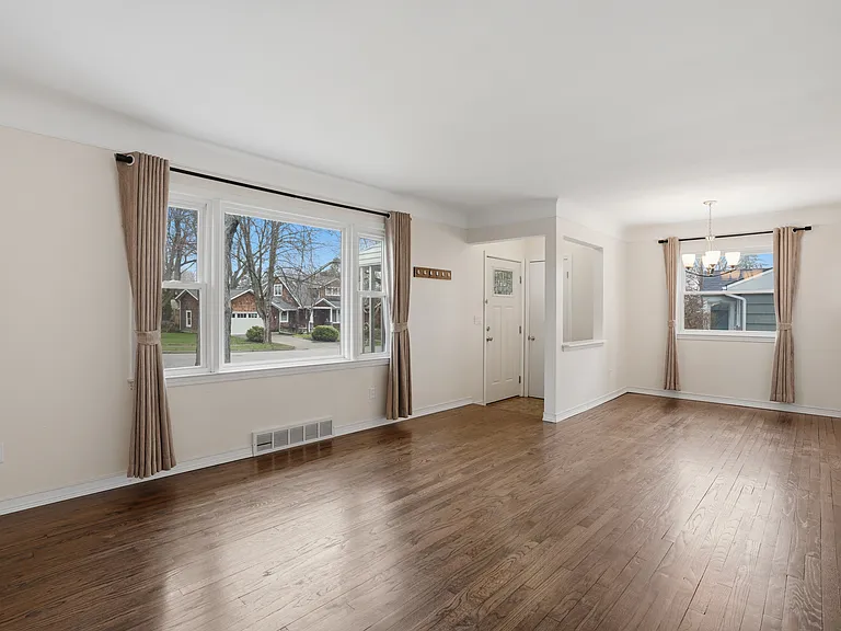831 Loyola Dr — Photo 24