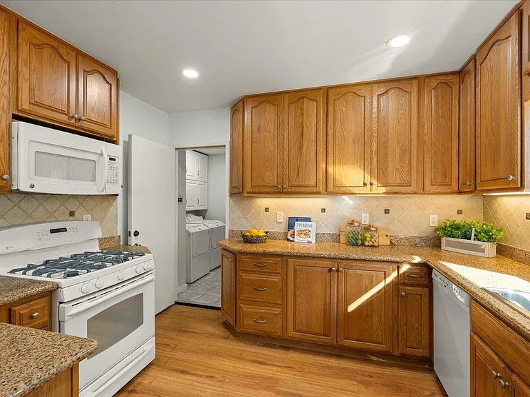 203 Fairmount Ave — Photo 8