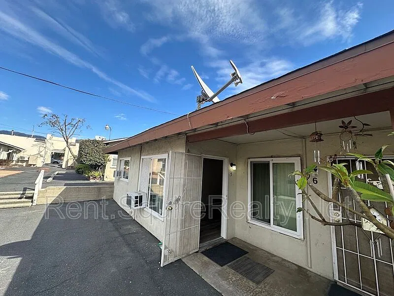 936 W Foothill Blvd #5