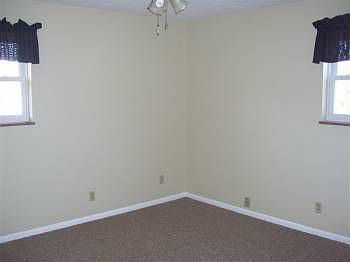 4th image of 2324 Holston Dr