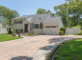 146 Timberpoint Rd, East Islip, NY 11730