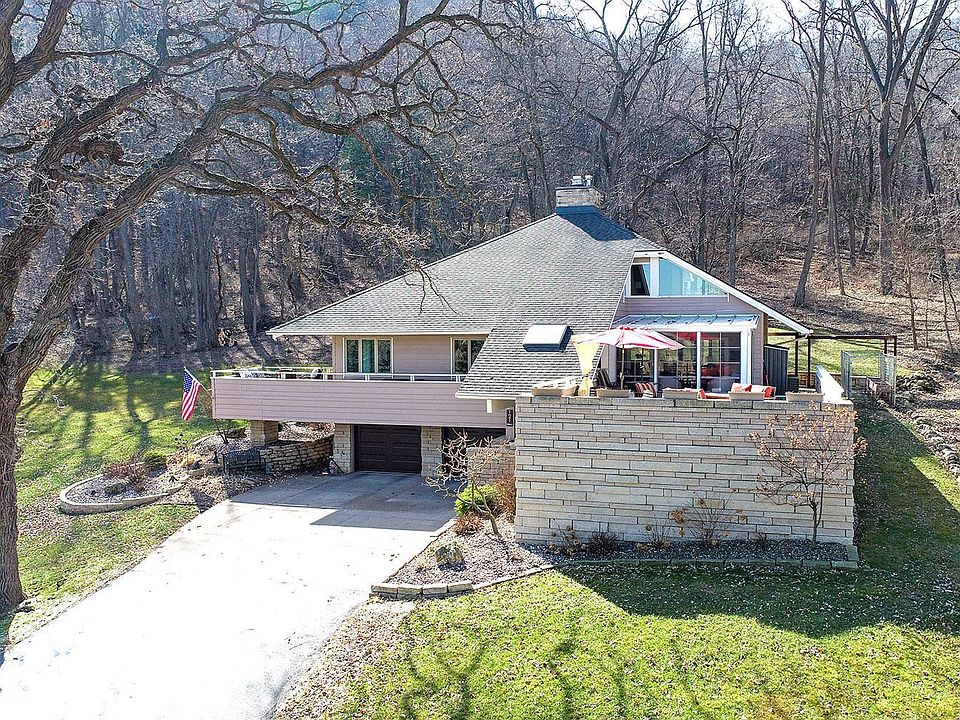 1st image of 121 W Lake Blvd