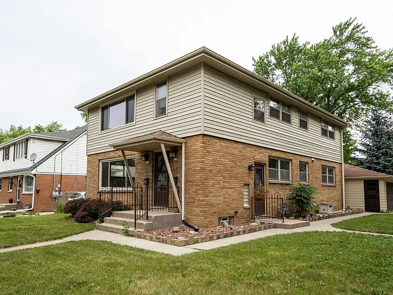 422 Gascoigne Dr — Photo 1