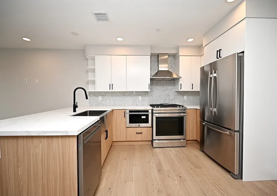 457 W Broadway #303
