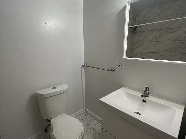 351 W Oak St #104 — Photo 18