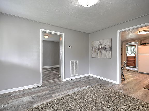 5th image of 2020 Shelby St